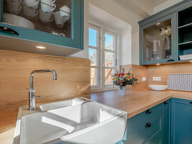 Vollwertig ausgestattete Landhausküche